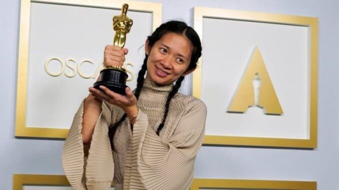 Chloe Zhao, ganadora a Mejor Director (Foto Reuters) 